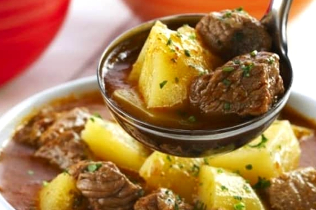 A melhor carne de panela com batata que você vai fazer na sua vida