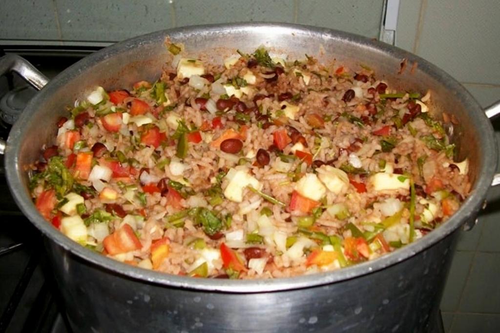 Baião de dois, receita tradicional do nordeste para seu churrasco