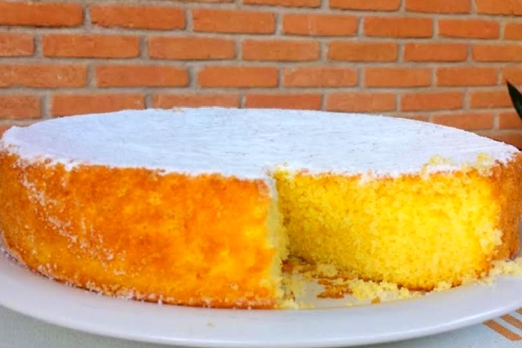 Bolo de laranja de liquidificador super fácil, com ingredientes que você tem em casa