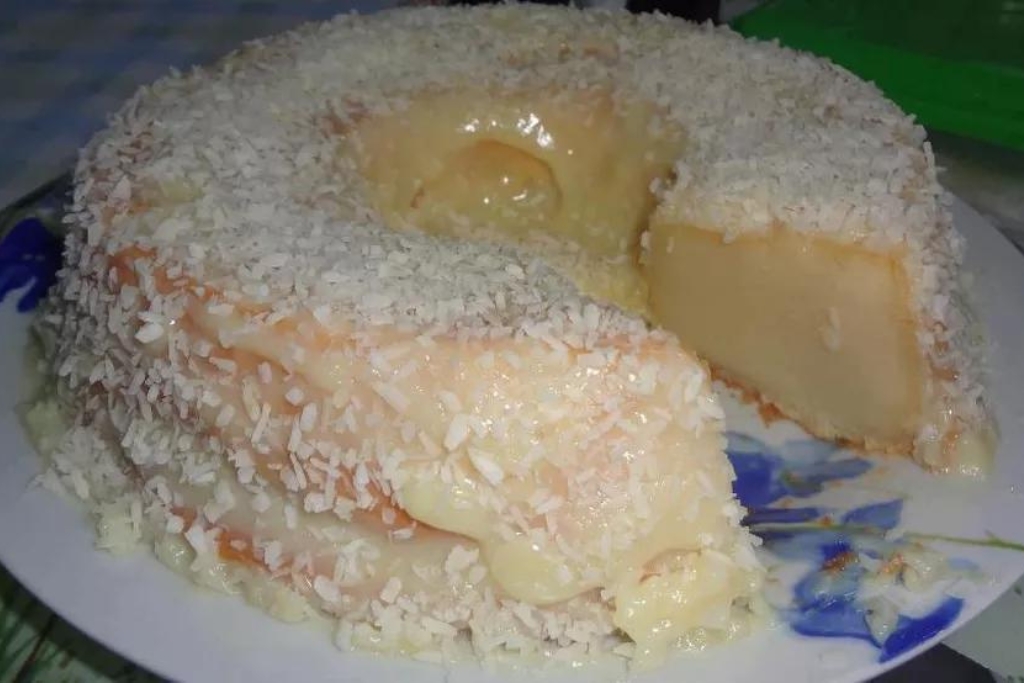 Bolo de leite de coco, e um bolho molhadinho e gostoso para aqueles dias que da vontade daquele docinho