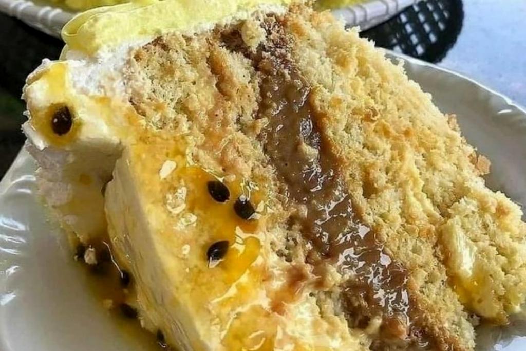 Bolo de maracujá com recheio de doce de leite, é muito fácil e saboroso