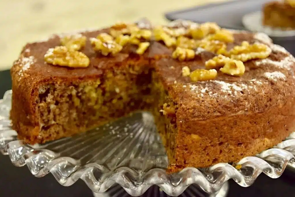 Bolo de nozes fácil, um bolo requintado e ao mesmo tempo muito fácil de preparar