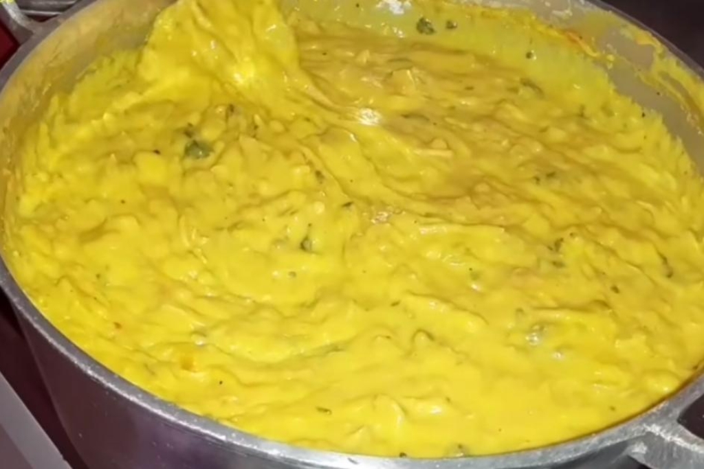 Creme de galinha, sirva no almoço ou jantar acompanhado de arroz e batata palha