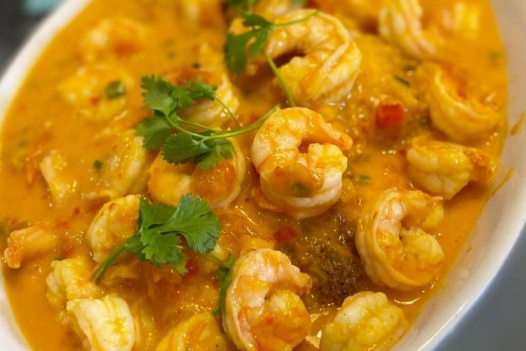 Moqueca de peixe com camarão o autêntico tempero baiano, fica perfeita