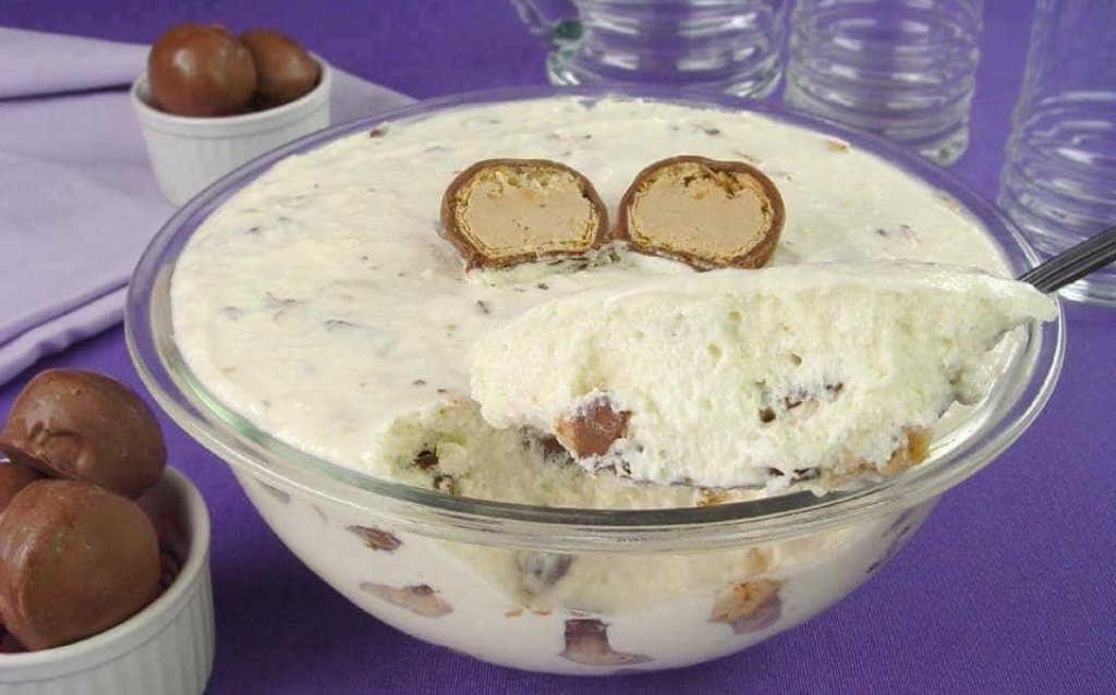 Mousse de leite condensado com sonho de valsa pra alegrar seu almoço de domingo