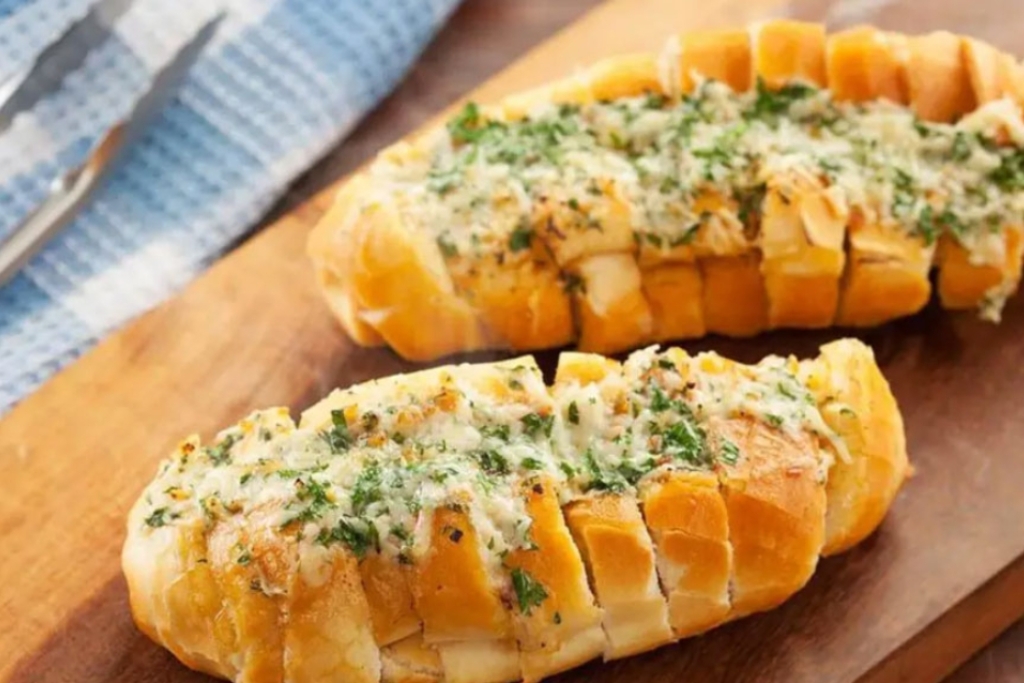 Pão de alho com queijo! Simples, fácil e delicioso! A estrela do churrasco