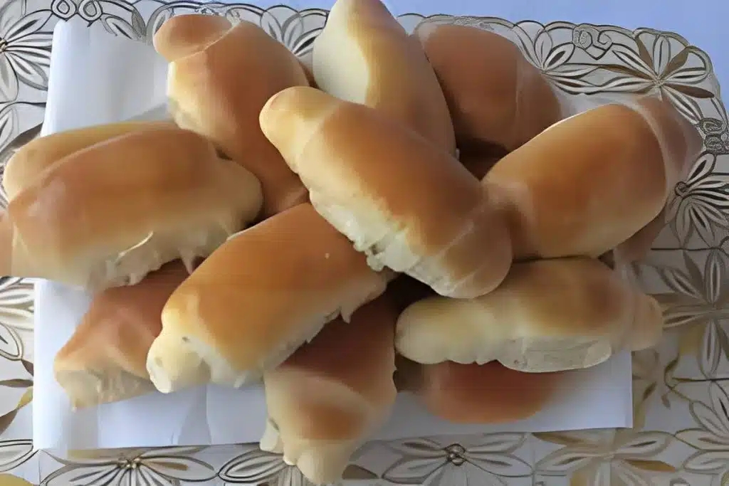 Pão de minuto, ele fica pronto bem rápido e não precisa sovar, fica fofinho e saboroso