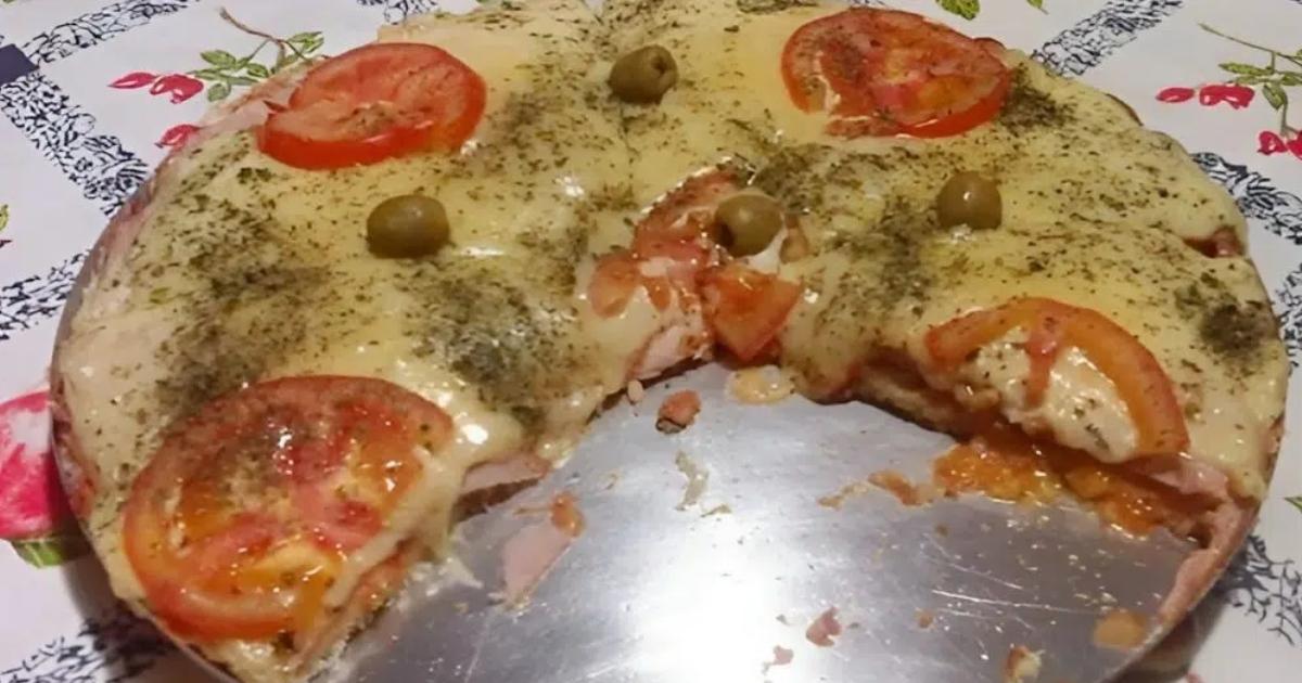 Pizza de pão de forma muito deliciosa e fica pronta em poucos minutos