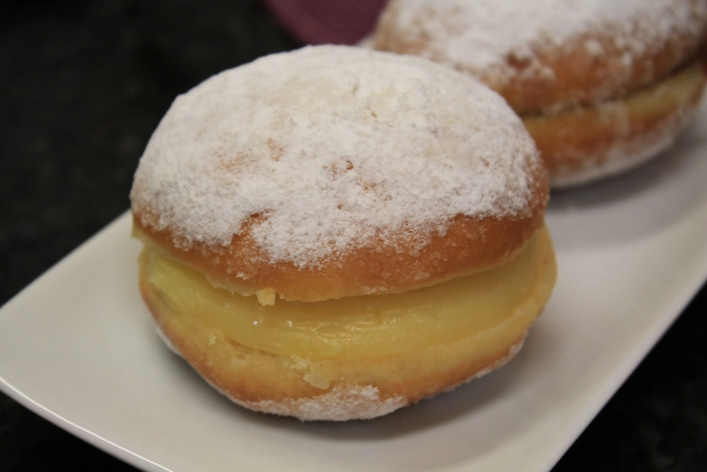 Sonho de creme para fazer em casa, aprendi com um padeiro famoso