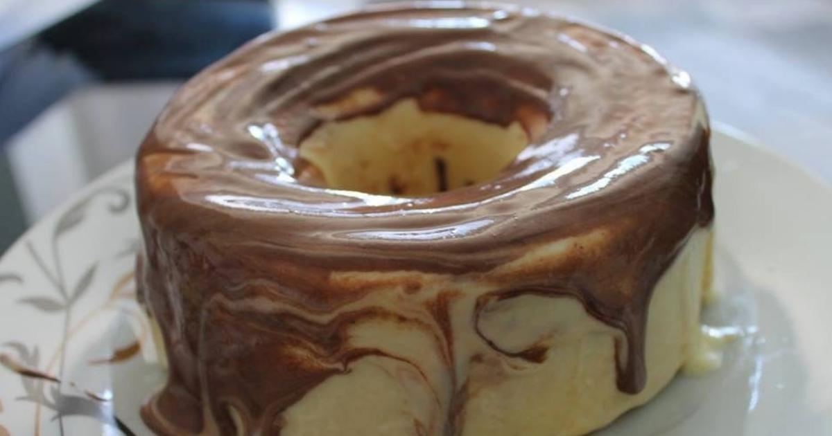 Torta de sorvete com calda de chocolate, a sobremesa que não pode faltar no seu almoço