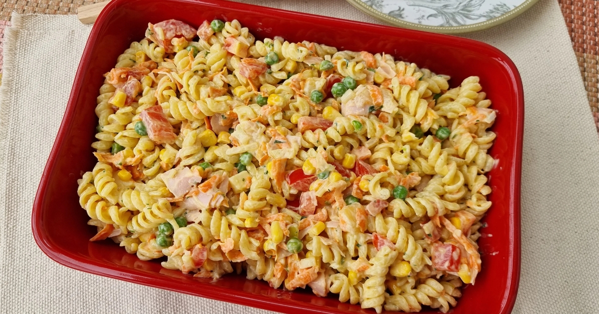 Salada de macarrão ou macarronese receita clássica e saudável