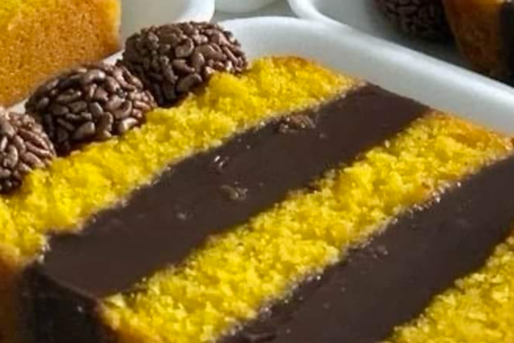 Massa de Bolo de cenoura fofinha, e o recheio cremoso de brigadeiro gourmet